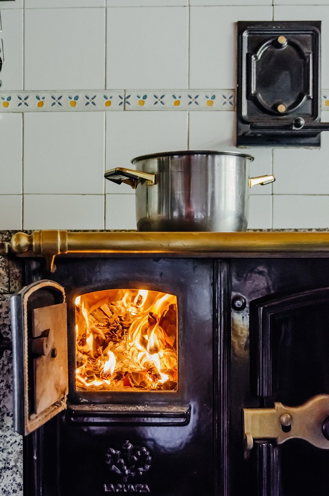 Cuisinière à bois.